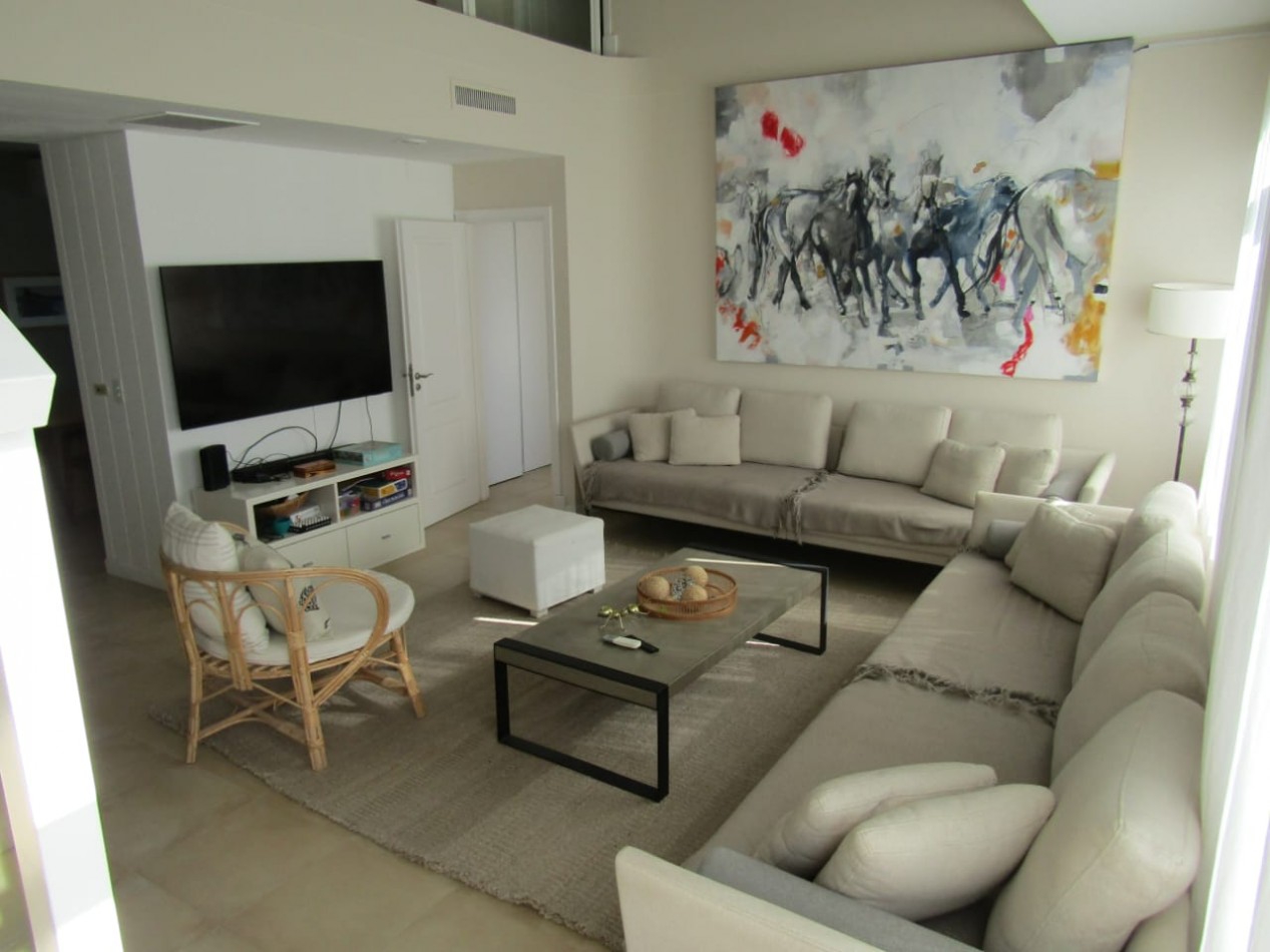 Importante duplex con vista al mar