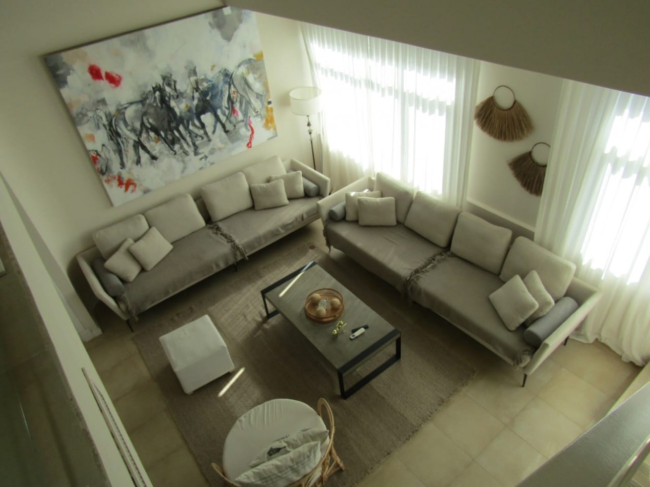 Importante duplex con vista al mar