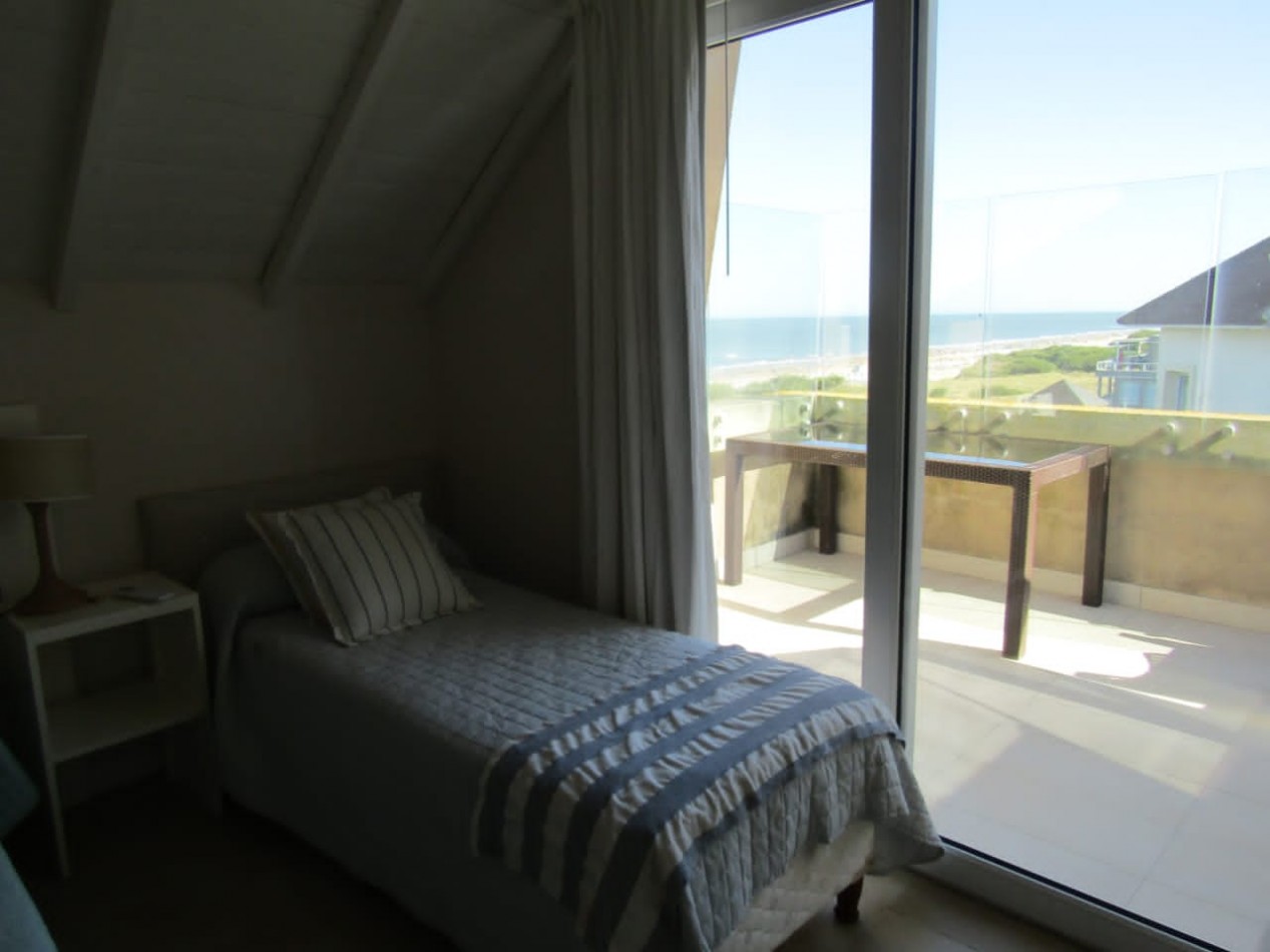 Importante duplex con vista al mar