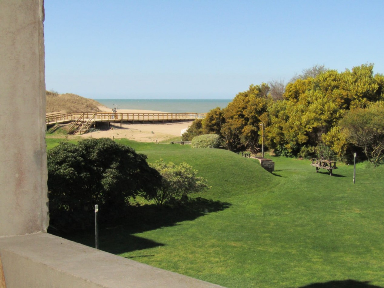 Amplio departamento en Carilo con vista al mar