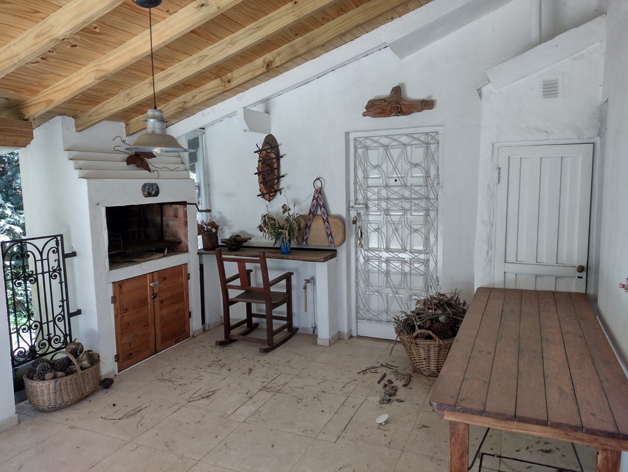 25 - AGRADABLE ESQUINA BALBOA