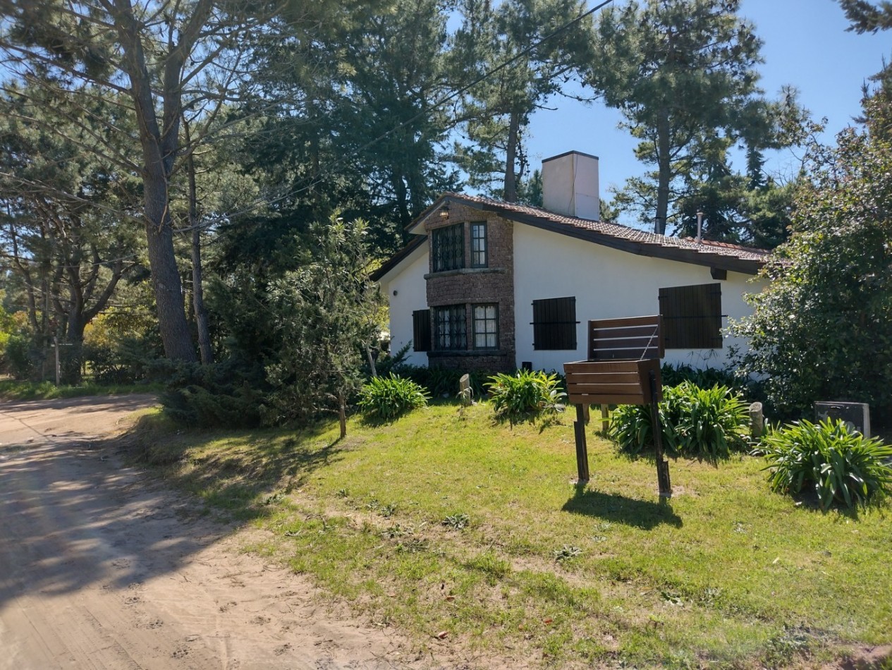 25 - AGRADABLE ESQUINA BALBOA