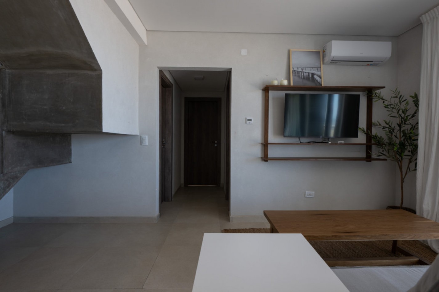 Departamento con amplia terraza frente al mar