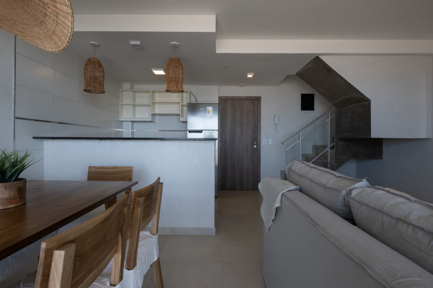 Departamento con amplia terraza frente al mar