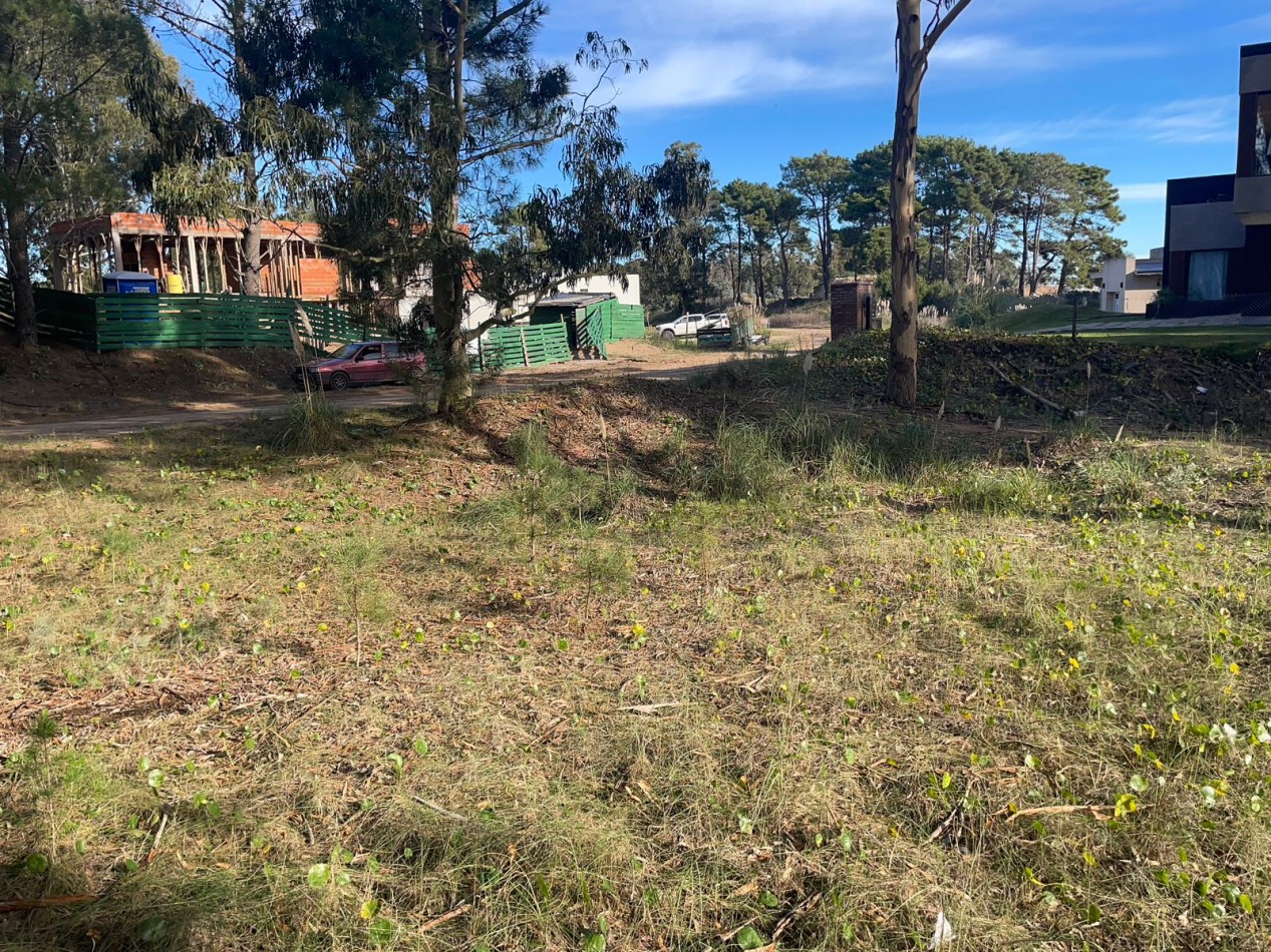 HERMOSO TERRENO EN COSTA ESMERALDA. LOTE 222 DEL BARRIO ECUESTRE.