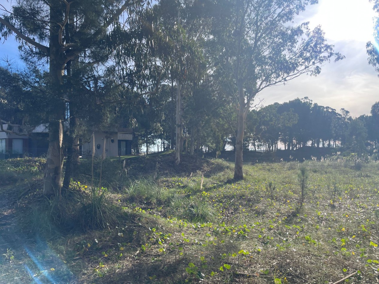 HERMOSO TERRENO EN COSTA ESMERALDA. LOTE 222 DEL BARRIO ECUESTRE.