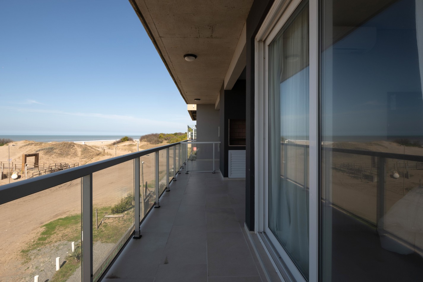 Departamento de 2 ambientes frente al mar