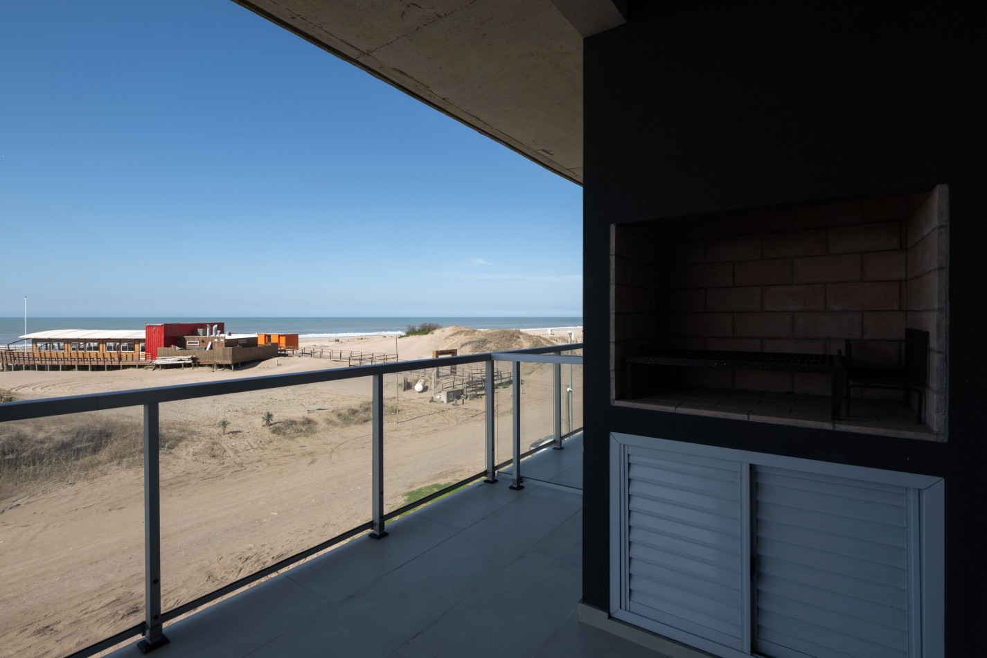 Departamento de 2 ambientes frente al mar