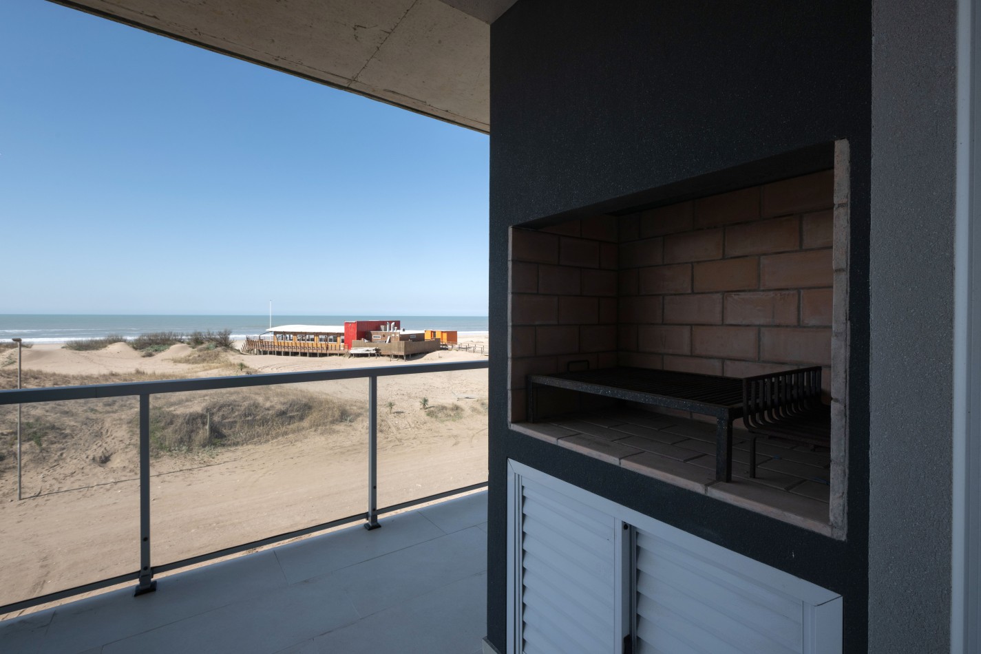 Departamento de 2 ambientes frente al mar