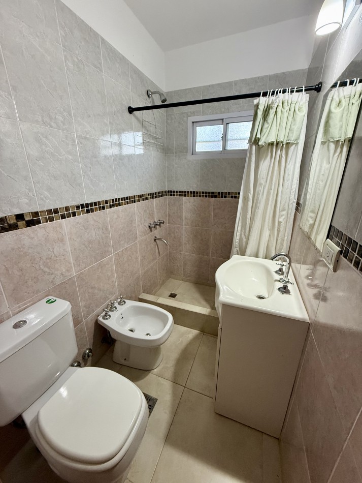 CASA EN ZONA "LOMAS DE VALERIA"