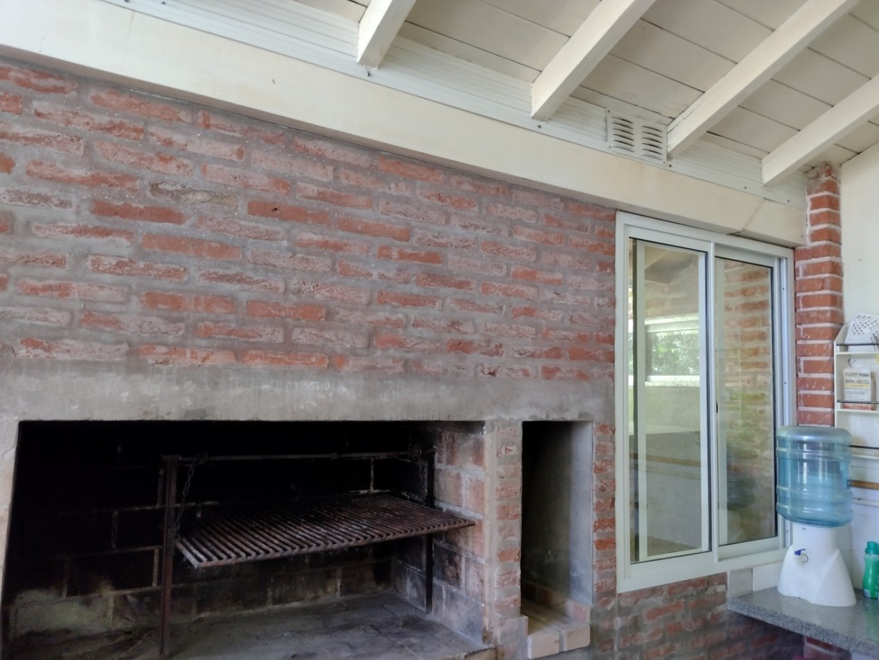 200 - HERMOSO CHALET A 2 CUADRAS DEL MAR EN PINAMAR 