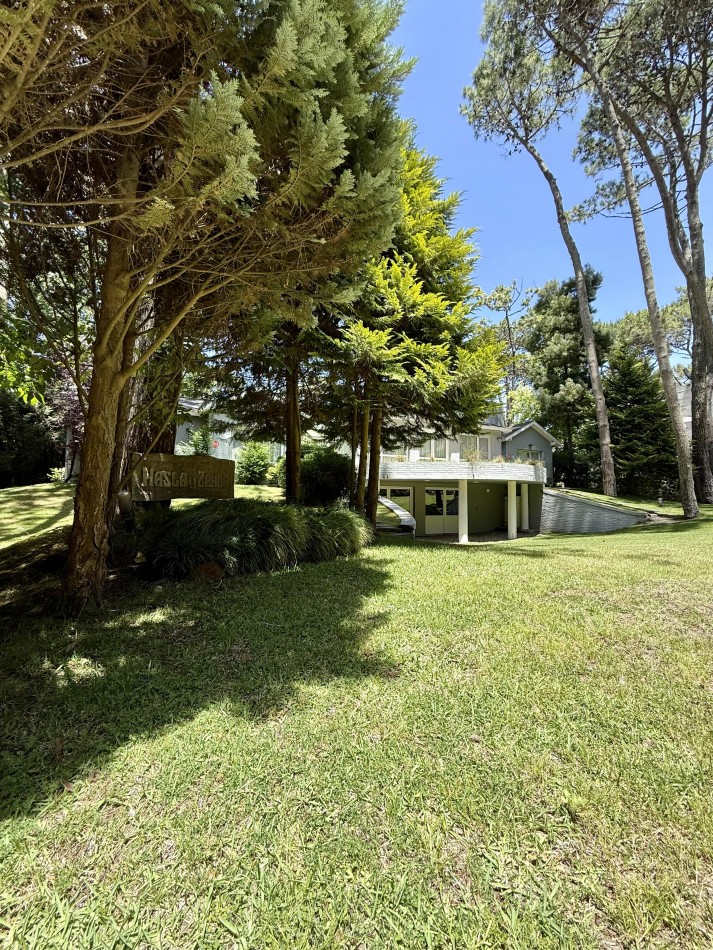 EXCELENTE CASA EN VENTA EN CARILO