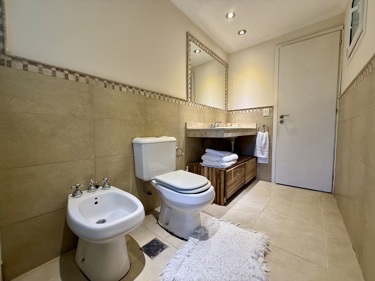 EXCELENTE CASA EN VENTA EN CARILO