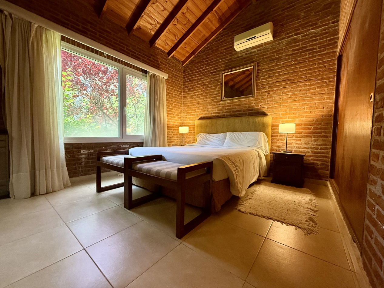 EXCELENTE CASA EN VENTA EN CARILO