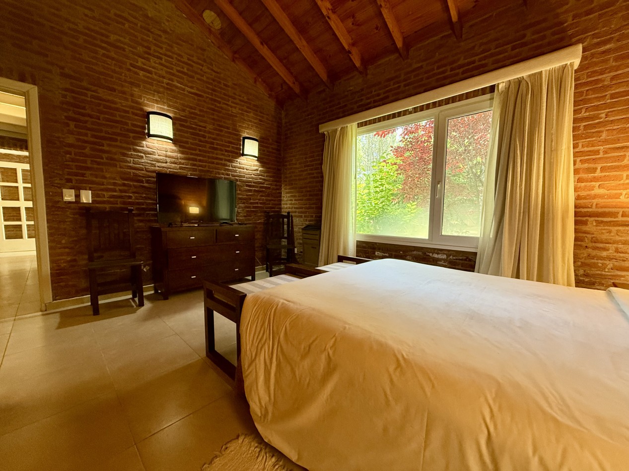 EXCELENTE CASA EN VENTA EN CARILO