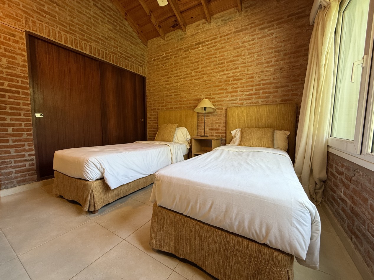 EXCELENTE CASA EN VENTA EN CARILO