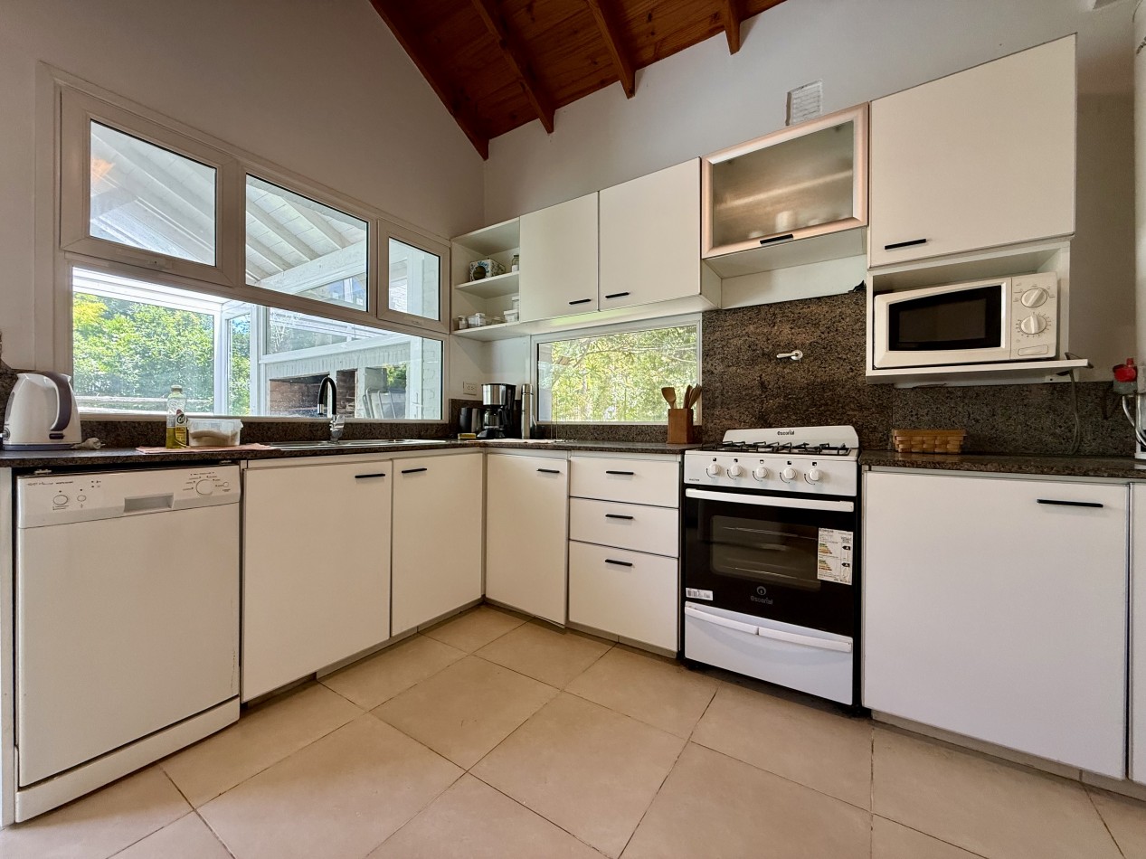 EXCELENTE CASA EN VENTA EN CARILO