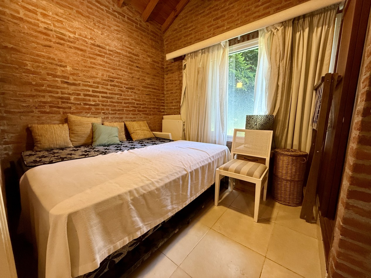 EXCELENTE CASA EN VENTA EN CARILO