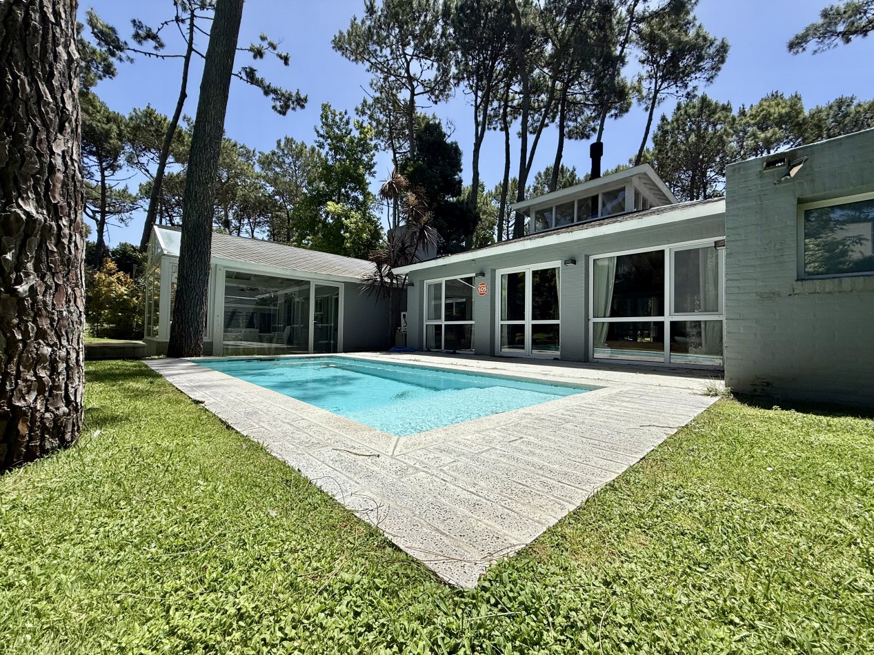 EXCELENTE CASA EN VENTA EN CARILO