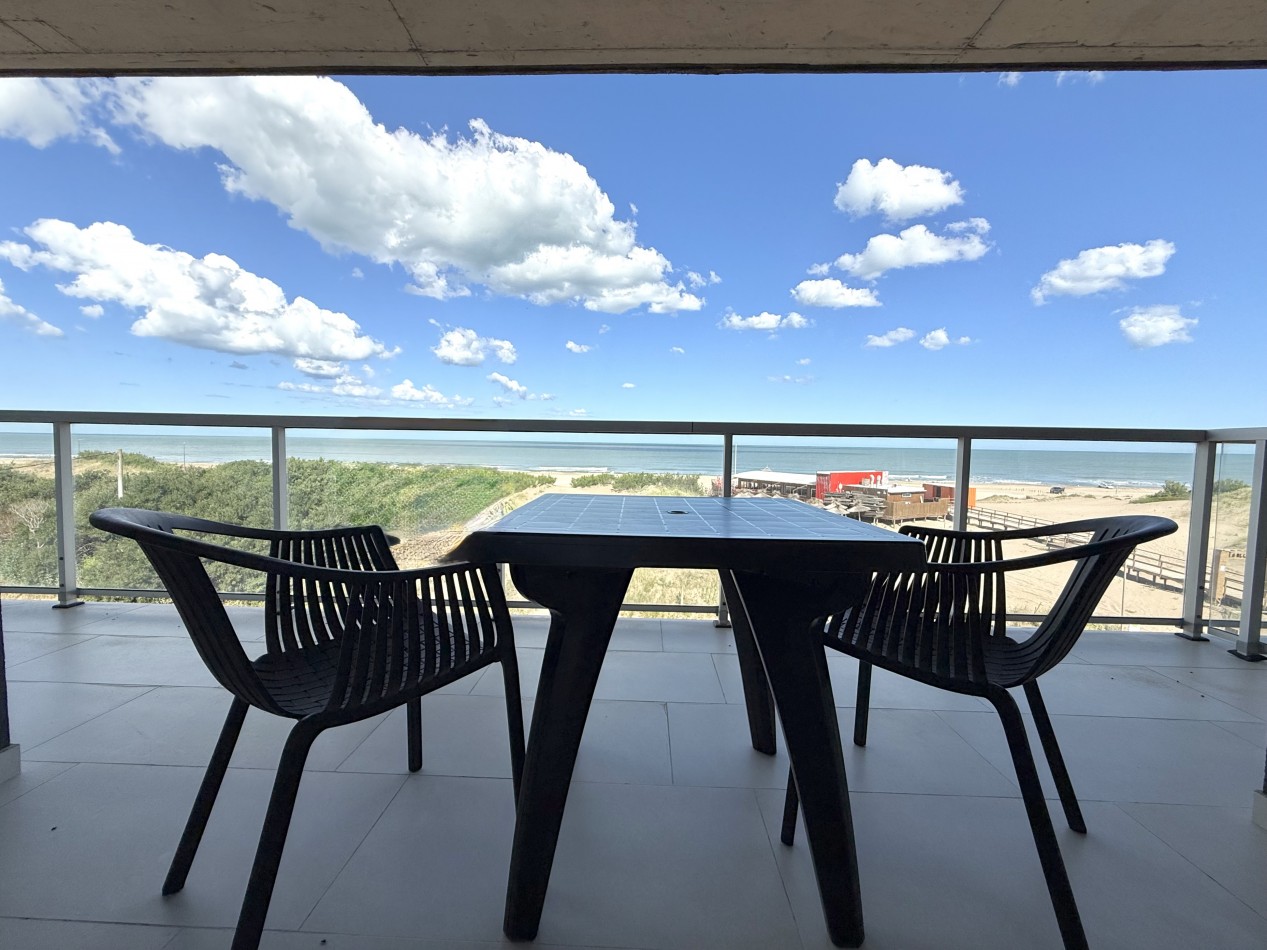 Departamento totalmente equipado frente al mar