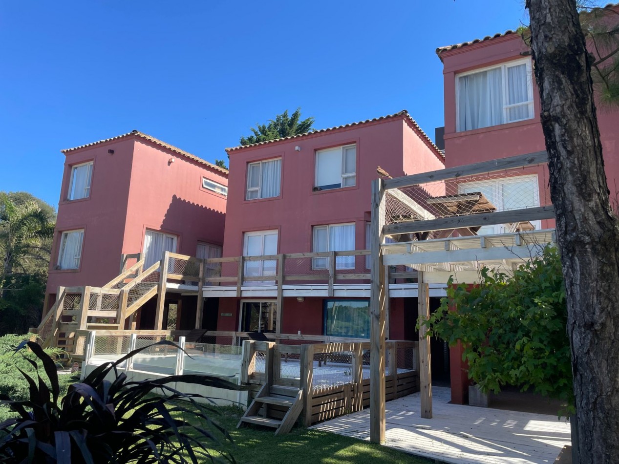 84 - DUPLEX CON PILETA FRENTE AL MAR