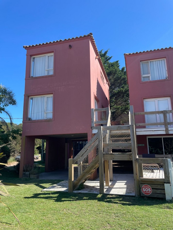 84 - DUPLEX CON PILETA FRENTE AL MAR