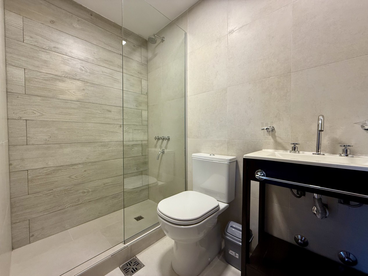 AMPLIO DEPARTAMENTO EN EDIFICIO FRENTE AL MAR