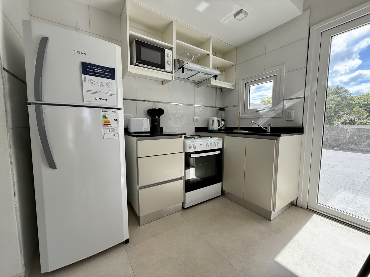 AMPLIO DEPARTAMENTO EN EDIFICIO FRENTE AL MAR