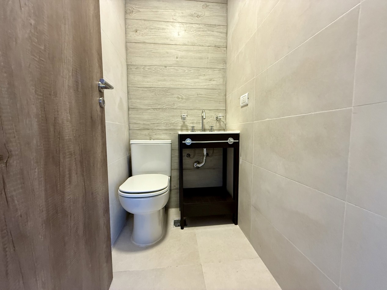 AMPLIO DEPARTAMENTO EN EDIFICIO FRENTE AL MAR