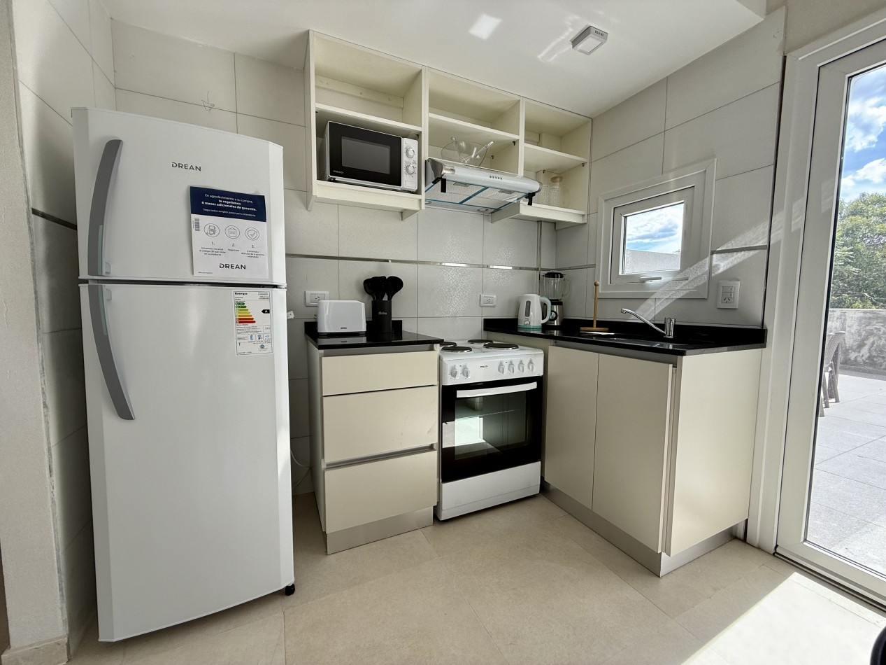 AMPLIO DEPARTAMENTO EN EDIFICIO FRENTE AL MAR