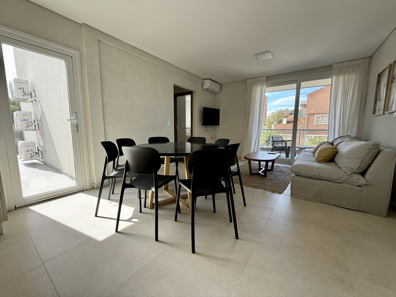 AMPLIO DEPARTAMENTO EN EDIFICIO FRENTE AL MAR