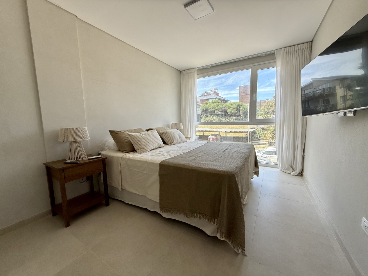 AMPLIO DEPARTAMENTO EN EDIFICIO FRENTE AL MAR