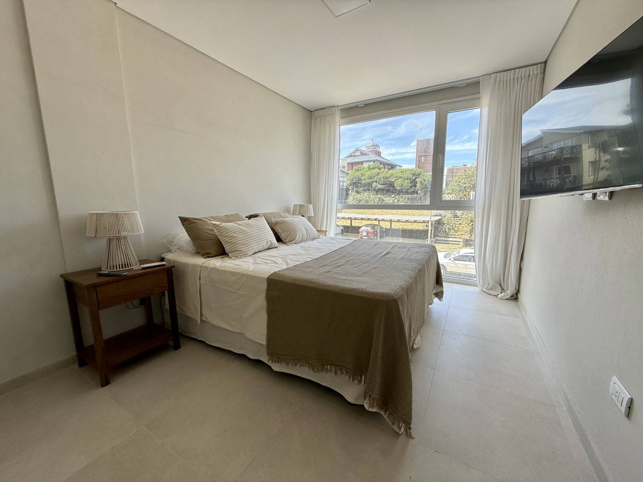 AMPLIO DEPARTAMENTO EN EDIFICIO FRENTE AL MAR