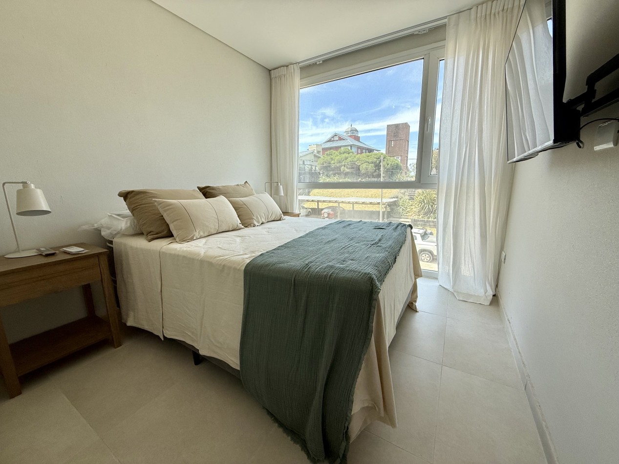 AMPLIO DEPARTAMENTO EN EDIFICIO FRENTE AL MAR