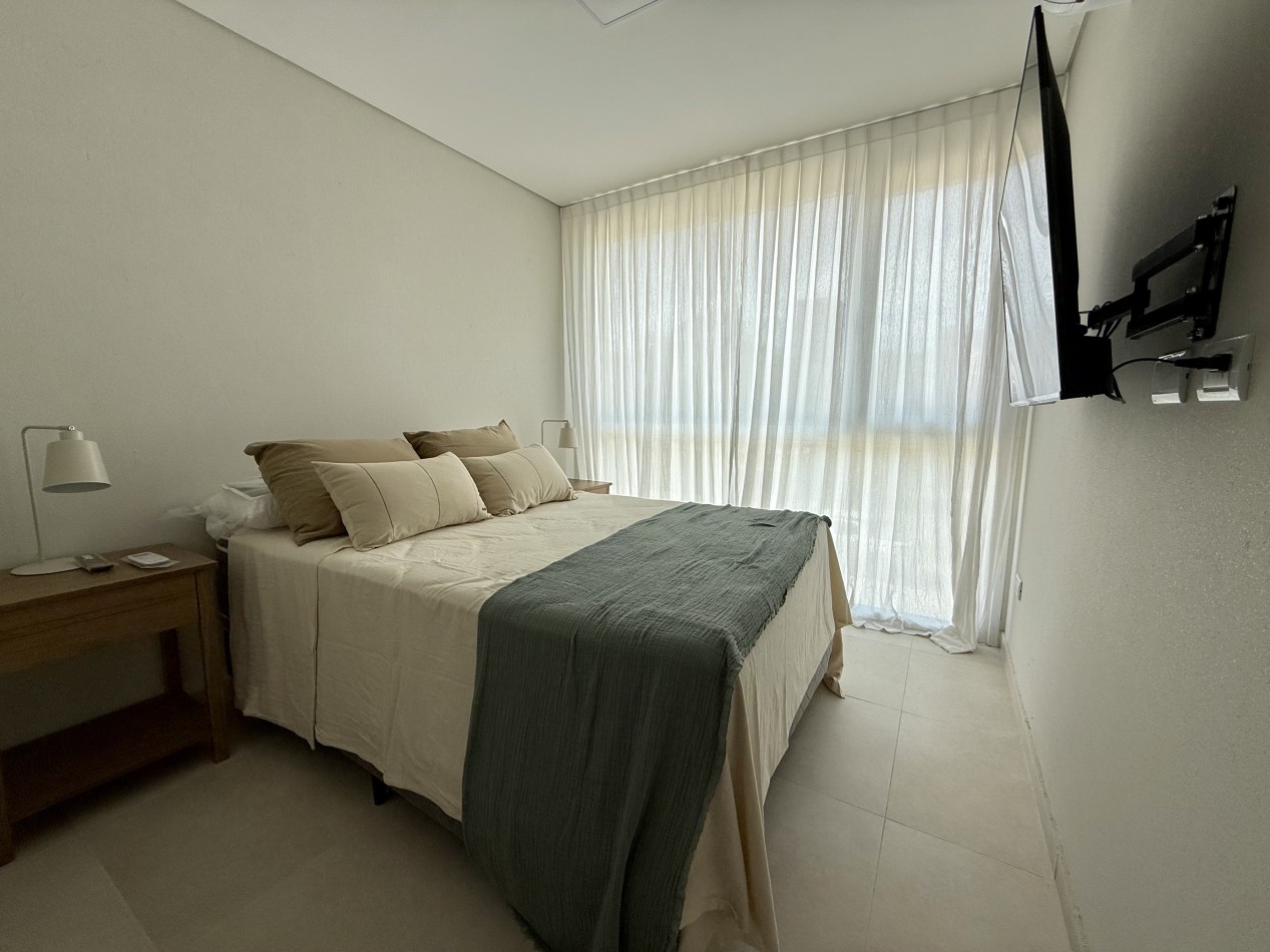 AMPLIO DEPARTAMENTO EN EDIFICIO FRENTE AL MAR