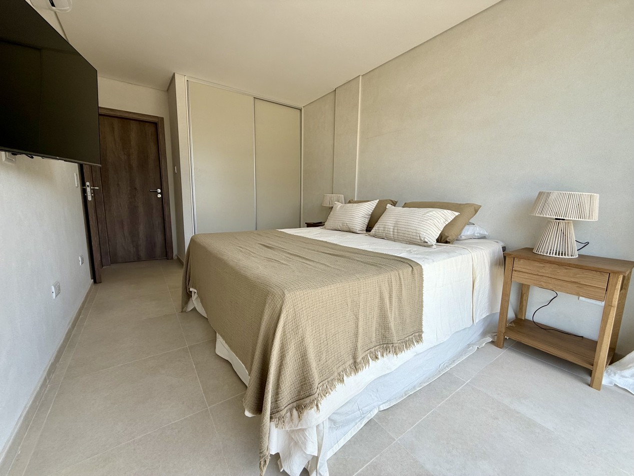 AMPLIO DEPARTAMENTO EN EDIFICIO FRENTE AL MAR