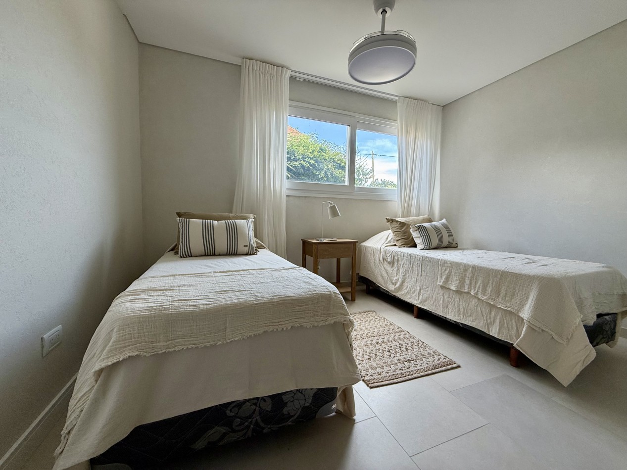 AMPLIO DEPARTAMENTO EN EDIFICIO FRENTE AL MAR