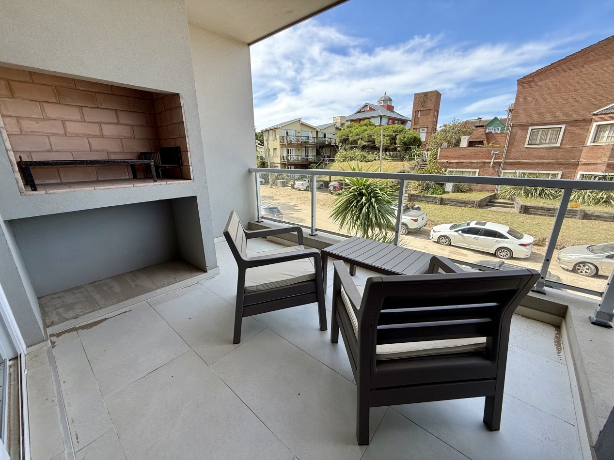 AMPLIO DEPARTAMENTO EN EDIFICIO FRENTE AL MAR