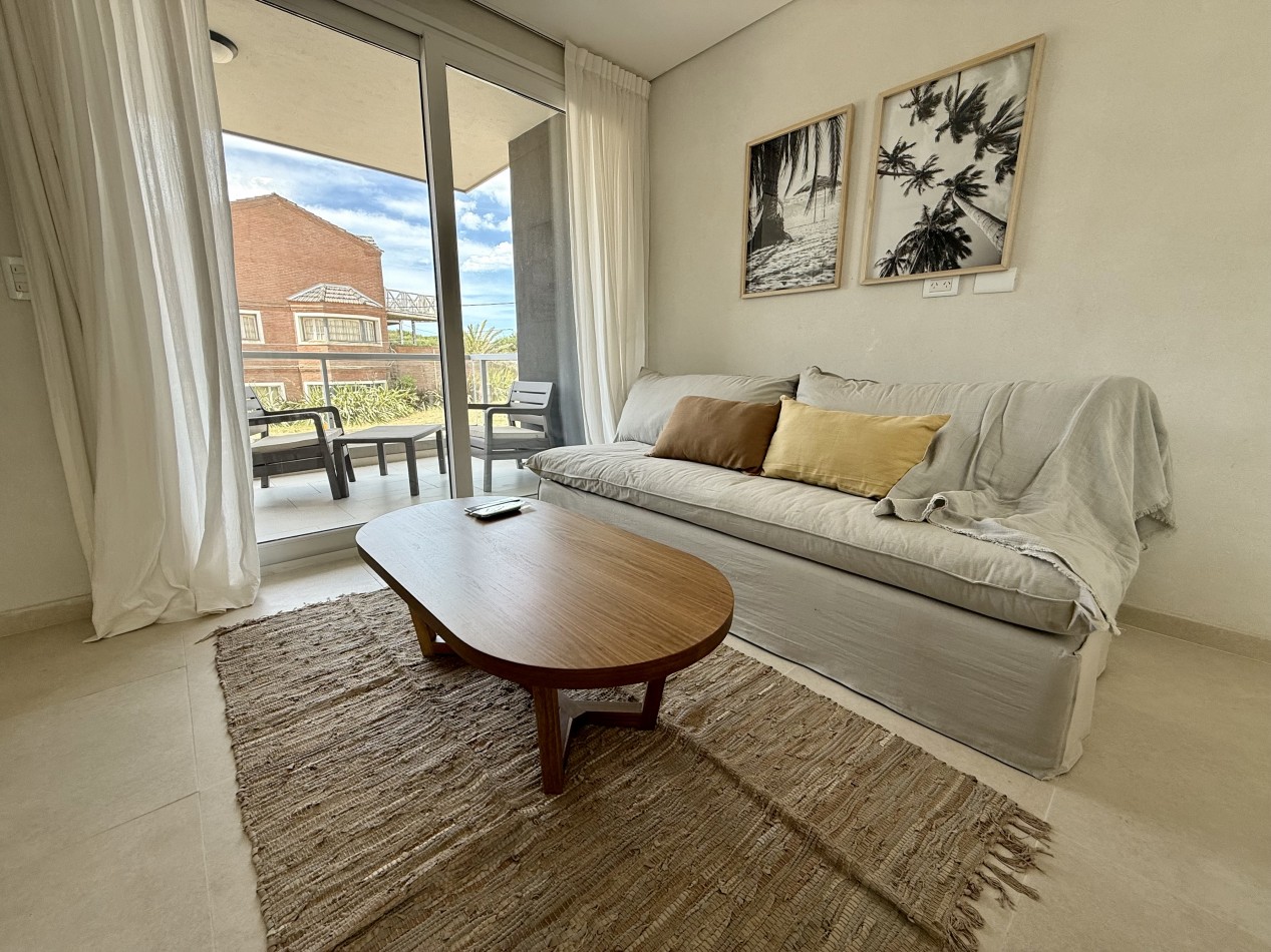 AMPLIO DEPARTAMENTO EN EDIFICIO FRENTE AL MAR