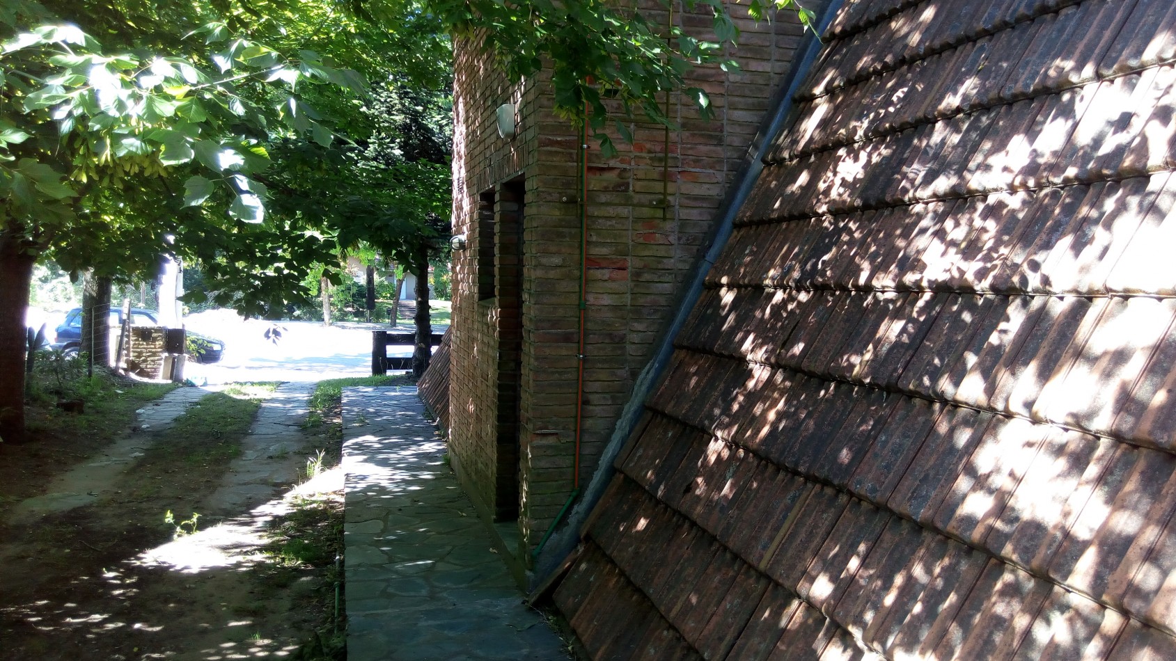 CASA ALPINA SOBRE AVENIDA ESPORA - ZONA COMERCIAL-MULTIFAMILIAR-HOTELERA