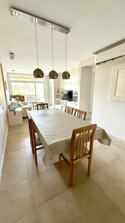 Amplio departamento en Carilo con vista al mar