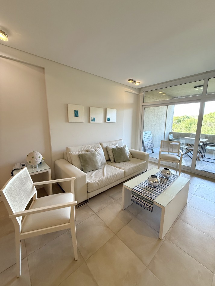 Amplio departamento en Carilo con vista al mar