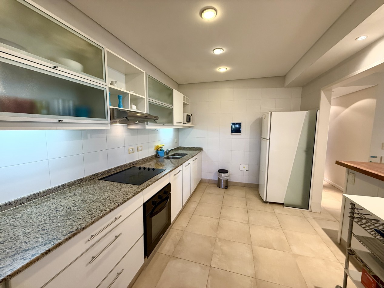 Amplio departamento en Carilo con vista al mar