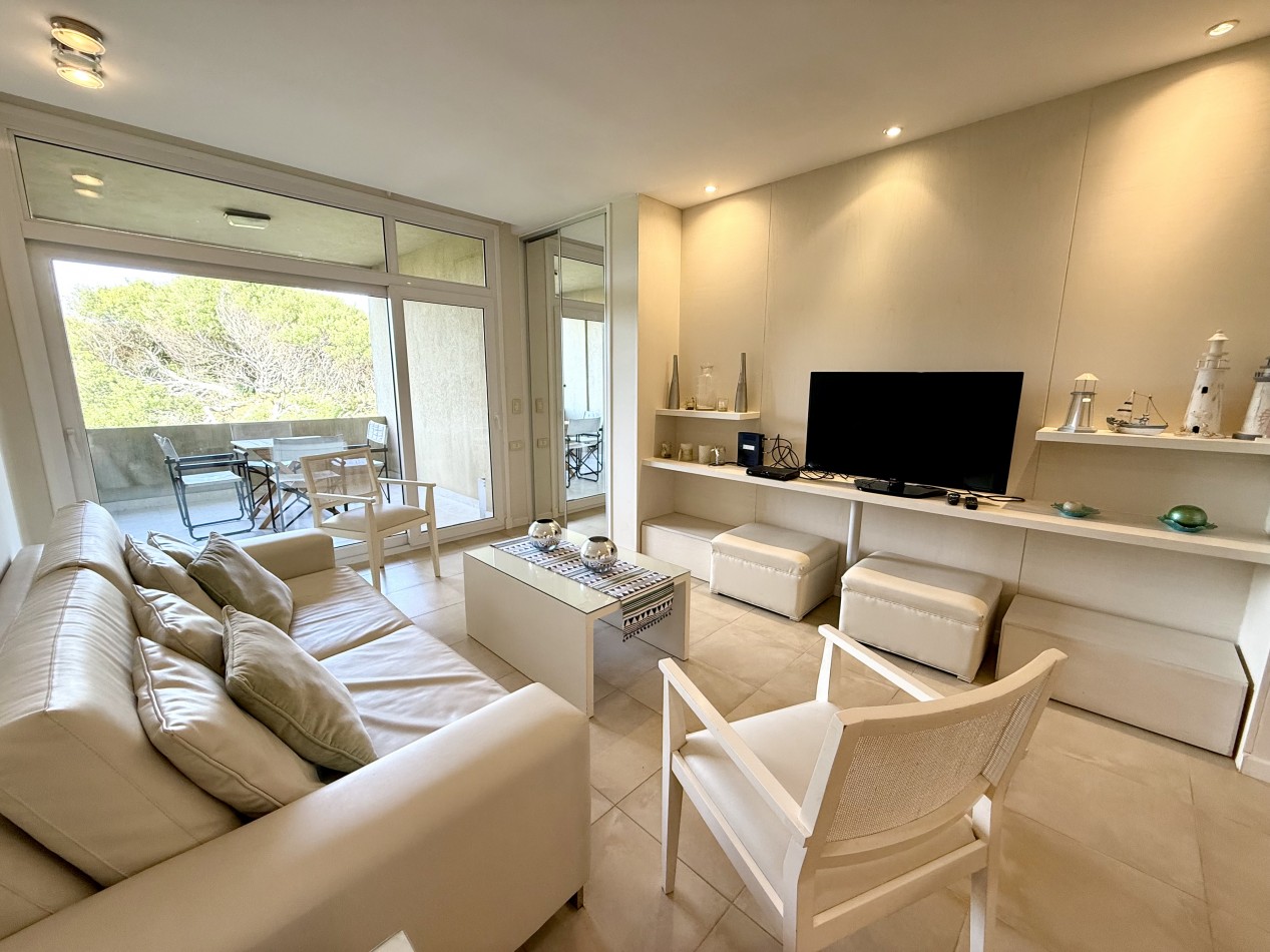 Amplio departamento en Carilo con vista al mar