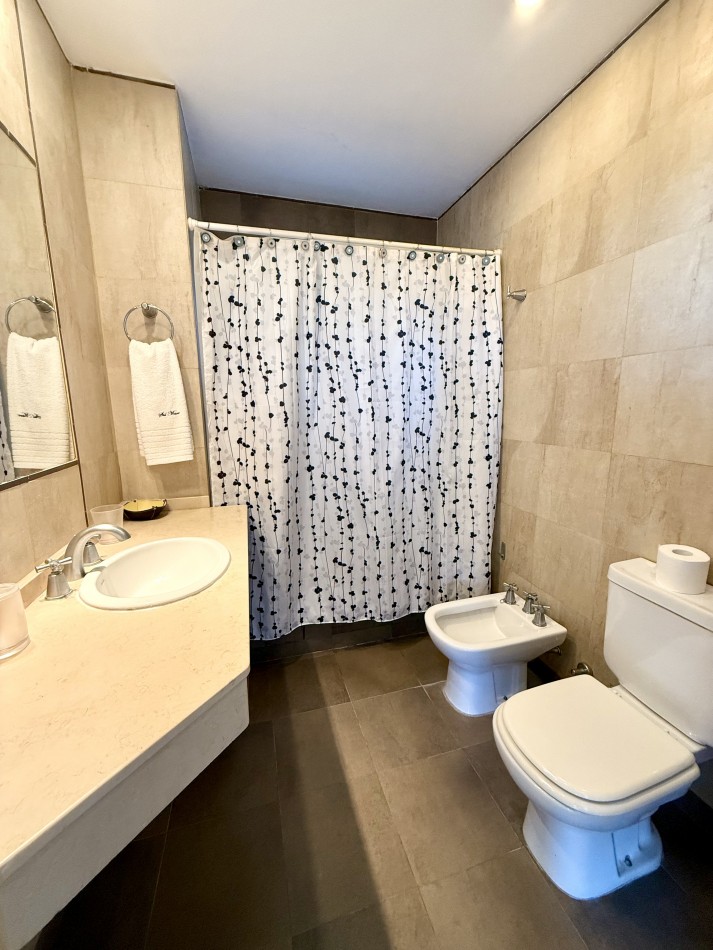 Amplio departamento en Carilo con vista al mar