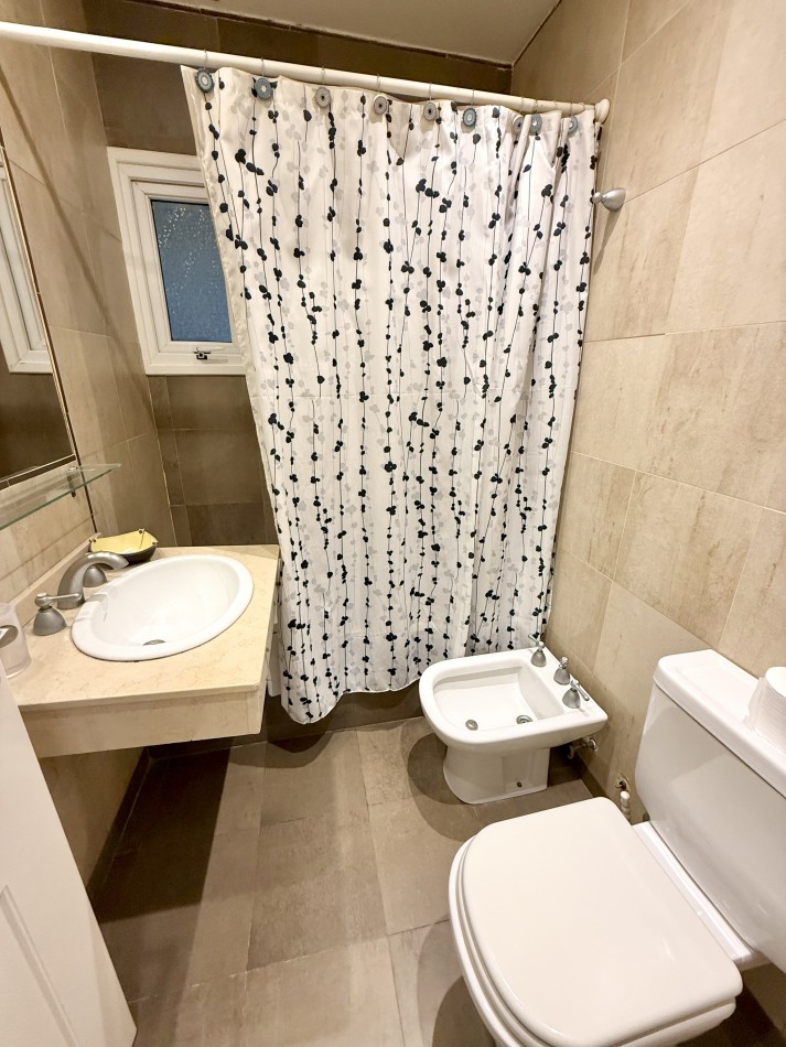 Amplio departamento en Carilo con vista al mar