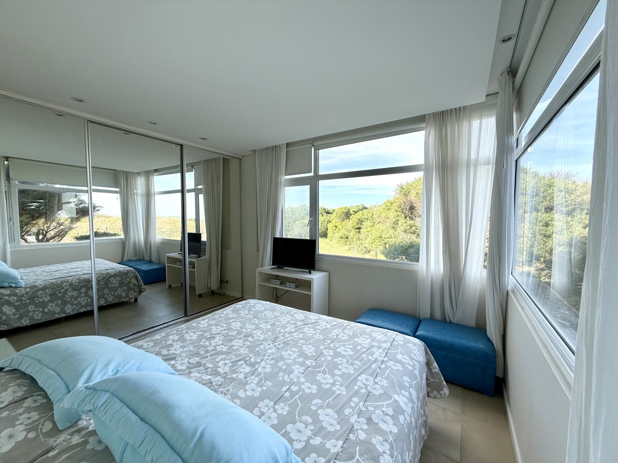 Amplio departamento en Carilo con vista al mar