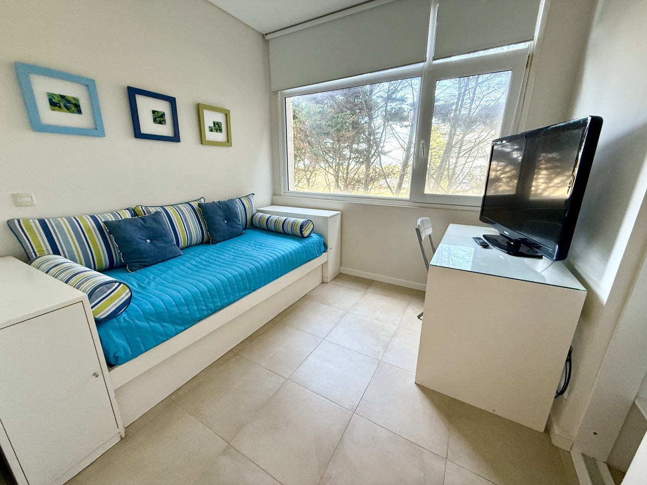 Amplio departamento en Carilo con vista al mar