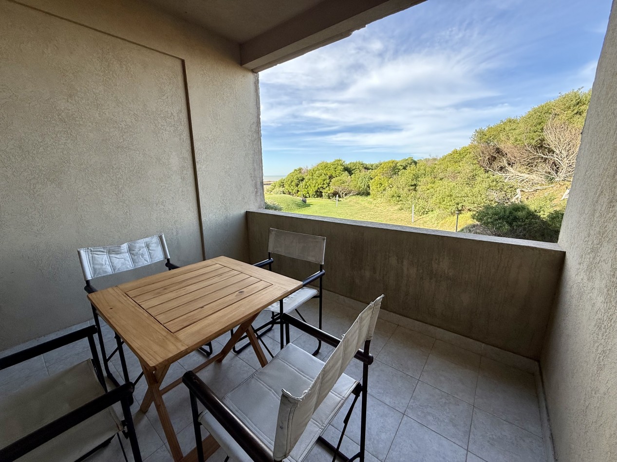 Amplio departamento en Carilo con vista al mar