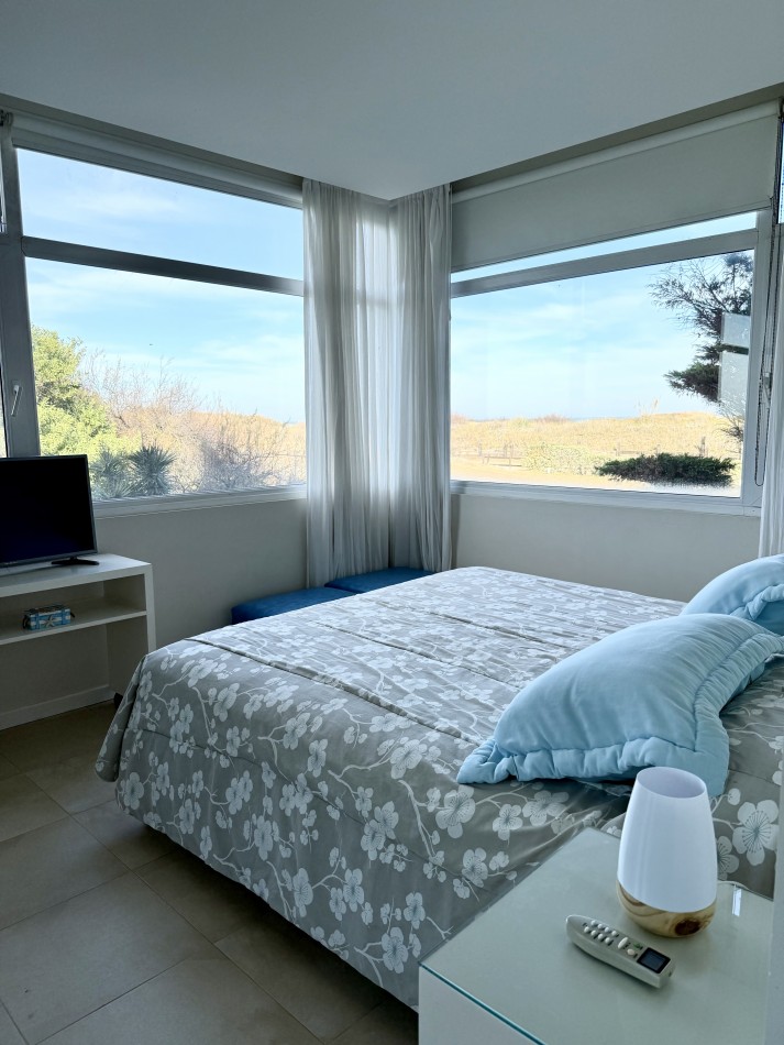 Amplio departamento en Carilo con vista al mar